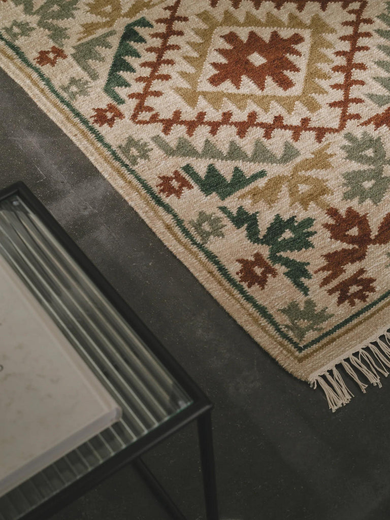 Tapis kilim motif ethnique descente de lit vert et beige en laine 80x200 cm